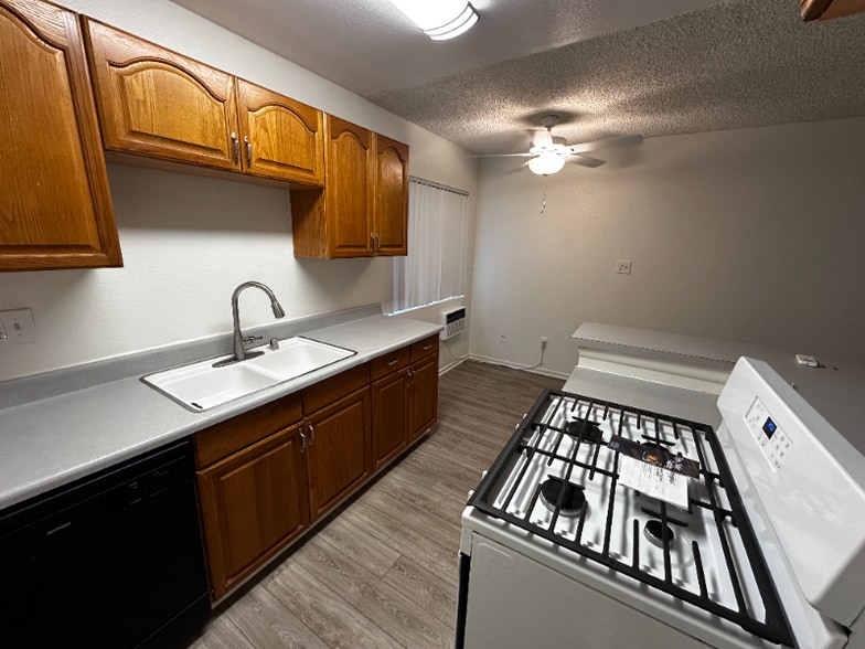 Building Photo - 1228 S Loara St