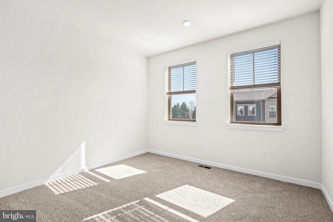 Building Photo - 6232 Folly Ln