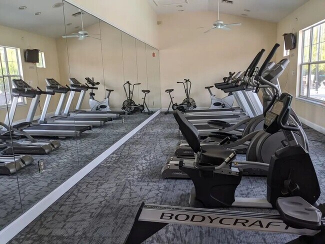 Building Photo - Exceptional Home Clean