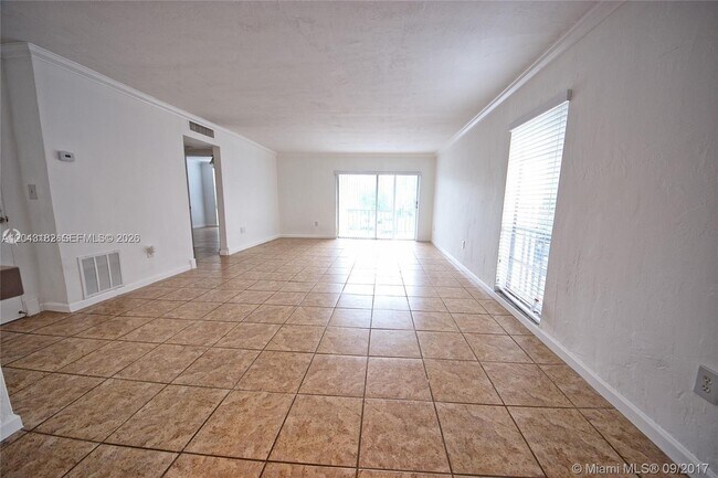 Building Photo - 6900 N Kendall Dr