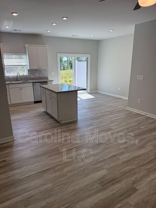Building Photo - 166 Randwick Ln