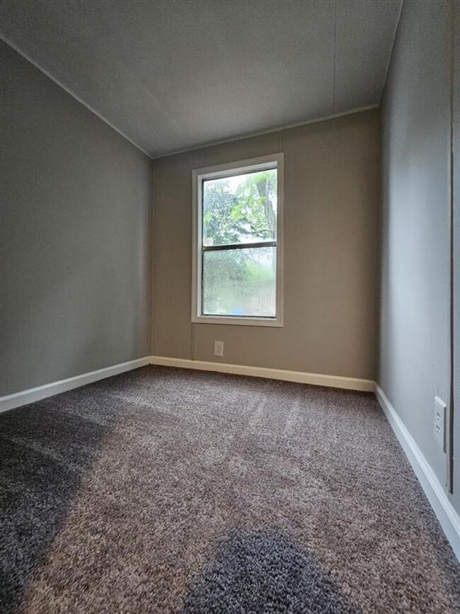 Building Photo - 2 Bedroom 1 Bathroom Manufactured Home For Rent!