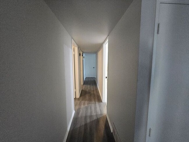Building Photo - Hilltop 3 Bedroom, 2 Bath, 2 Car Garage Pr...