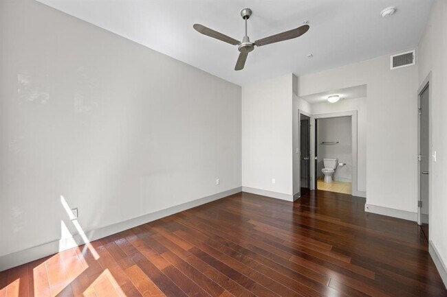 Building Photo - 1320 Robert Browning St