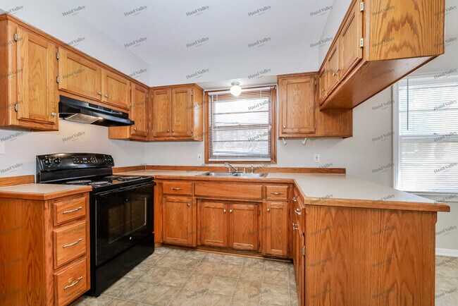 Building Photo - 5507 N Lydia Ave