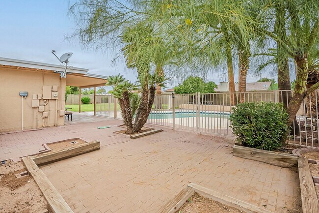 Building Photo - 85254! Four Beds with POOL!