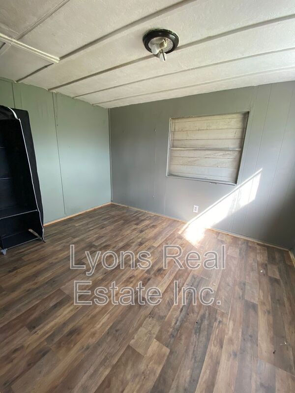 Building Photo - 8086 Heck Dr