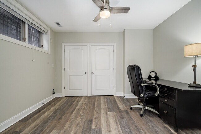 Building Photo - 2512 W Thomas St