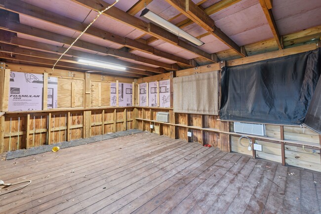 Building Photo - 3503 Riverside Dr