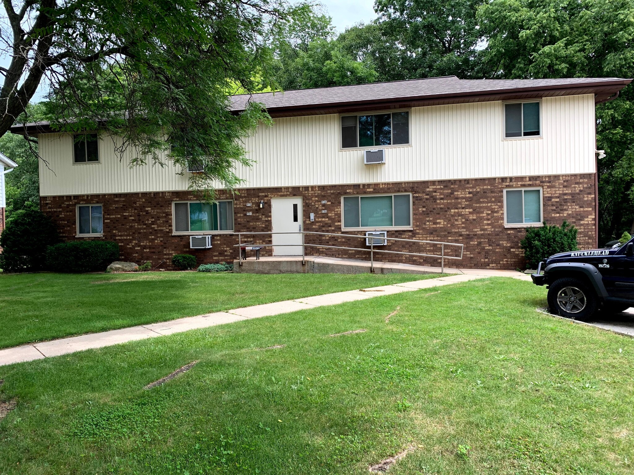 Building Photo - 708 Mansfield Ct