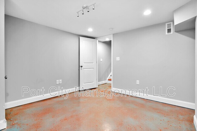 Building Photo - 1429 E Federal St