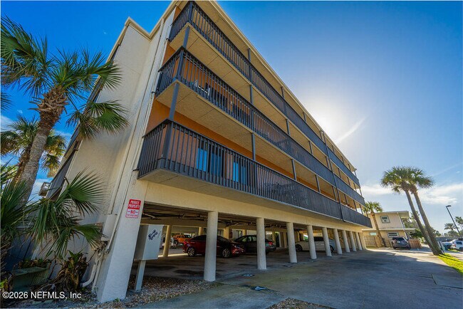 Building Photo - 400 1st St S