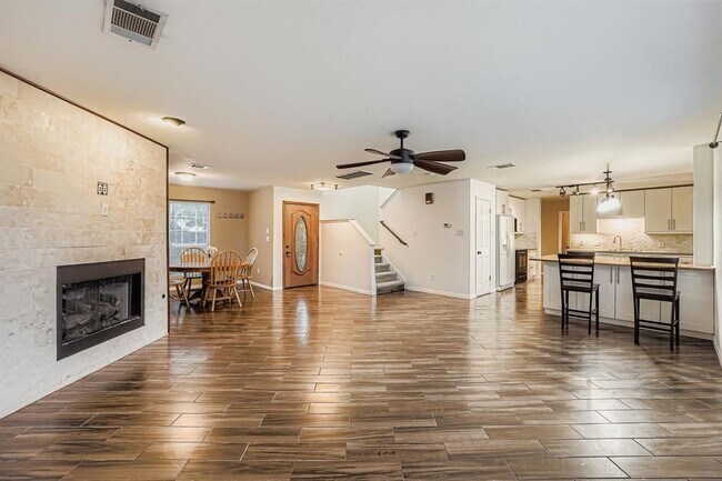 Building Photo - 1020 Brutus Dr