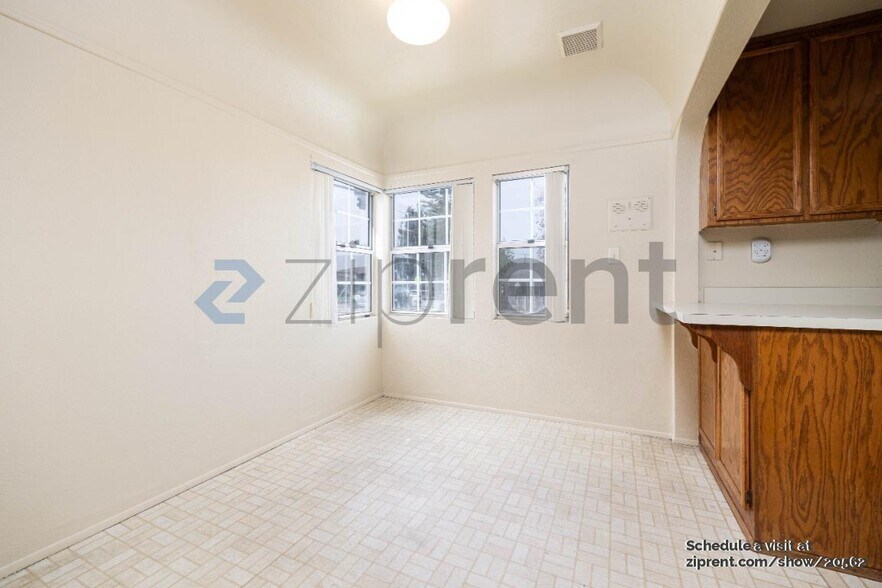 Building Photo - Unit A