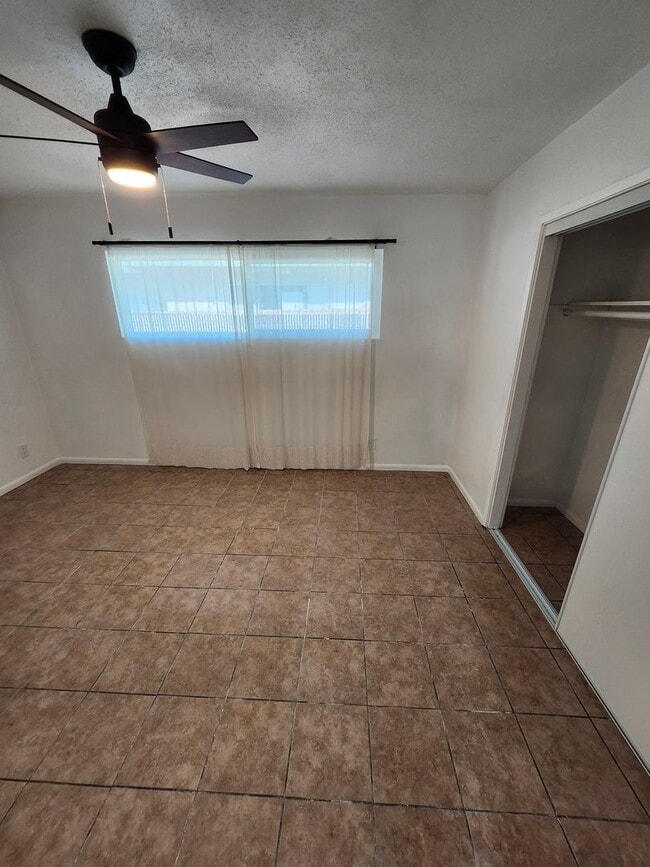 Building Photo - M-Muir Ave (triplex)