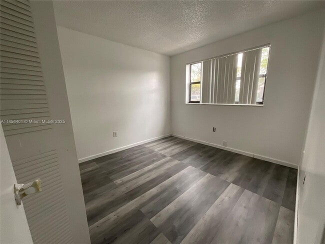 Building Photo - 9877 Nob Hill Ct
