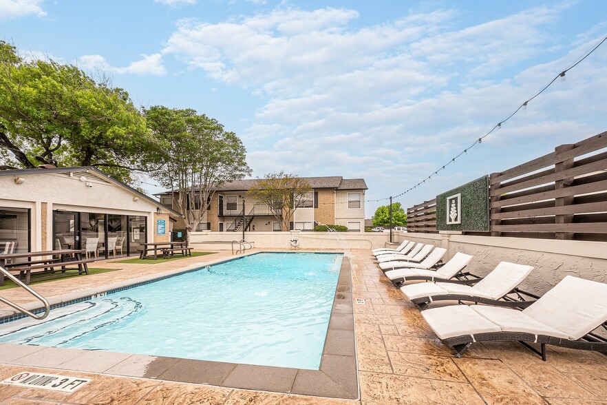 Cypress Edge 1565 N Business IH 35 New Braunfels TX 78130 Apartment