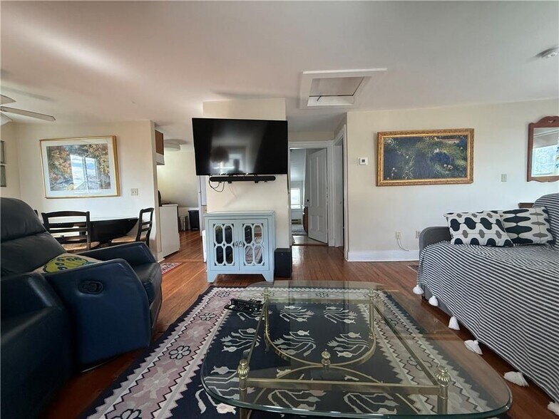 Building Photo - 28 Calvert St