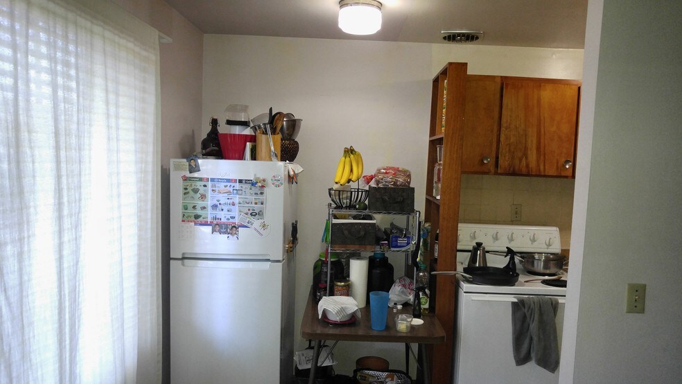 Dining & Kitchen - 2436 S Graham St