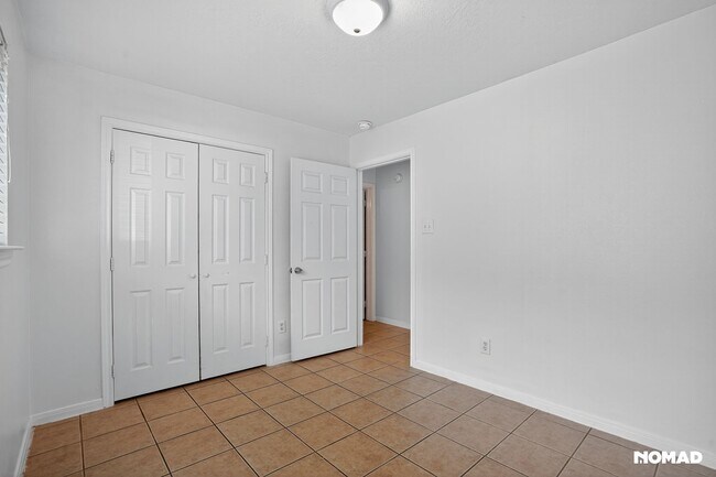 Building Photo - 2410 Morning Glory Dr