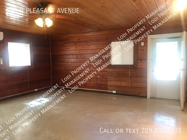 Building Photo - 718 N Pleasant Ave