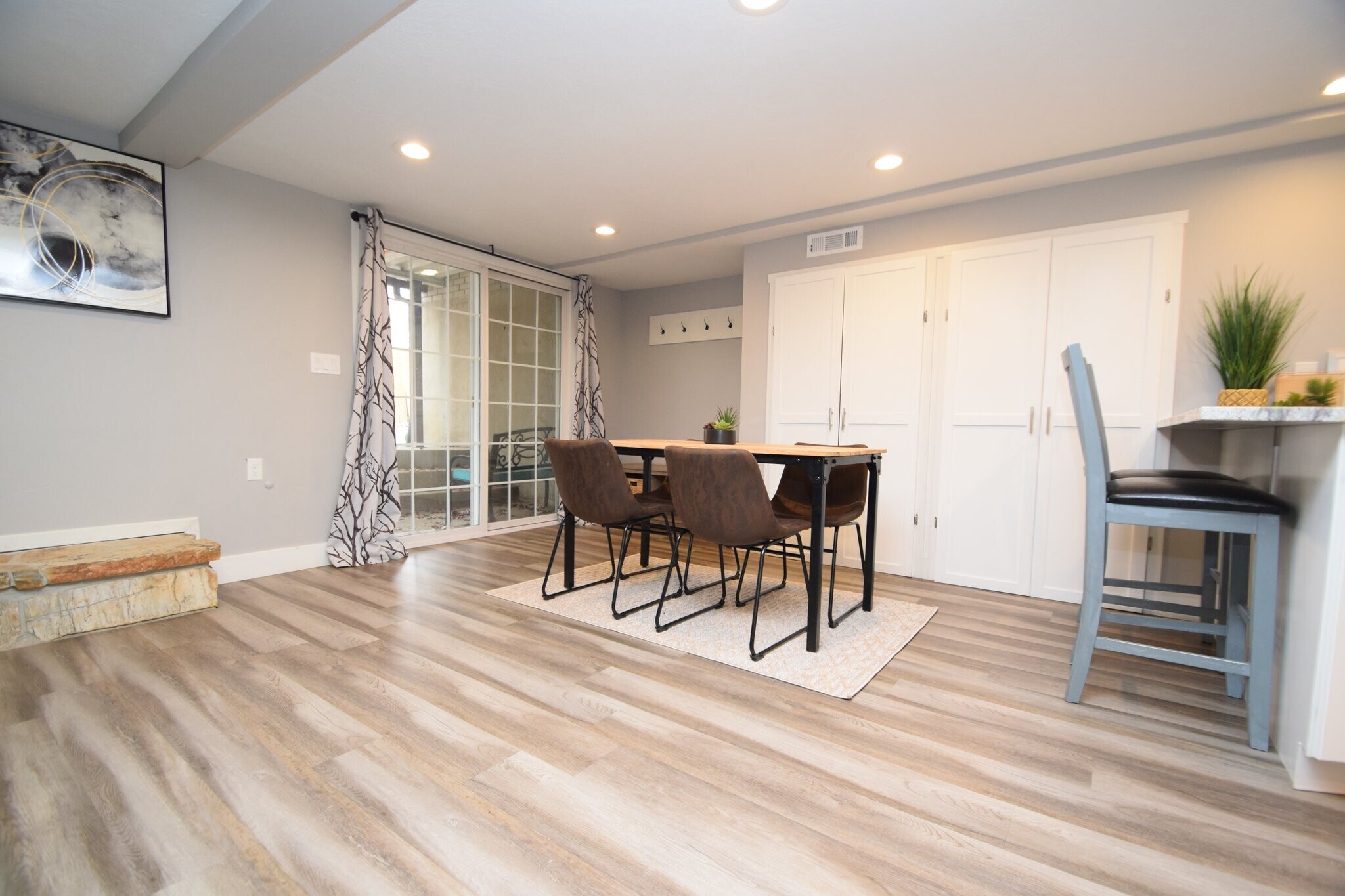 Building Photo - 280 E 200 S