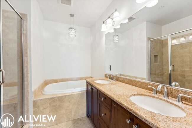 Building Photo - Modern 2 Bed, 2.5 Bath Townhome Available in Aliso Viejo!