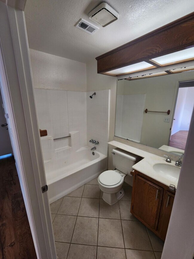 Building Photo - Sunset View! 3 Bedroom 2 Bath Home,