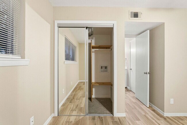 Building Photo - 309 Stratford St