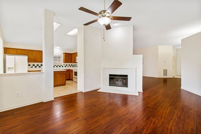 Building Photo - 206 N Dreamweaver Cir