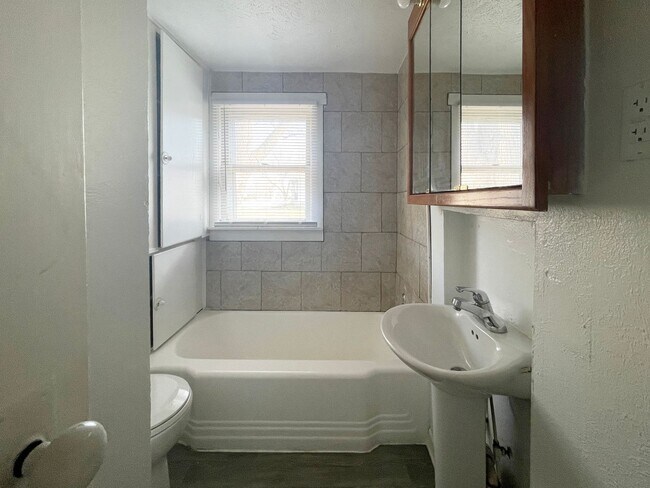 Building Photo - 2509 E 16th St