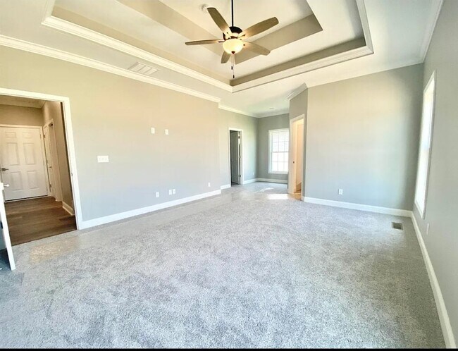 Building Photo - 4 Bed 2 bath with 3 car attached garage