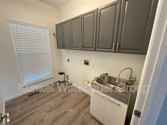 Building Photo - 2244 Haverford Dr