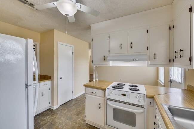Building Photo - 125 Cyndee Cir