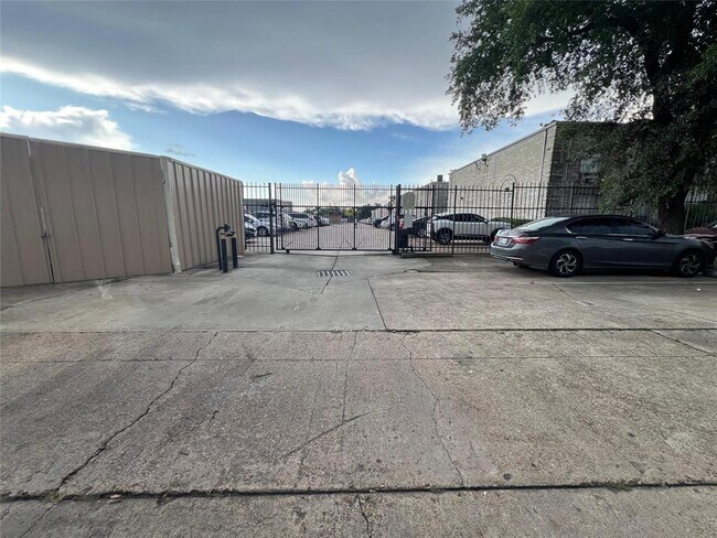 Building Photo - 6606 De Moss Dr