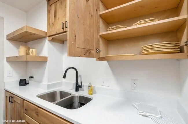 Building Photo - Vineyard Investors - 4