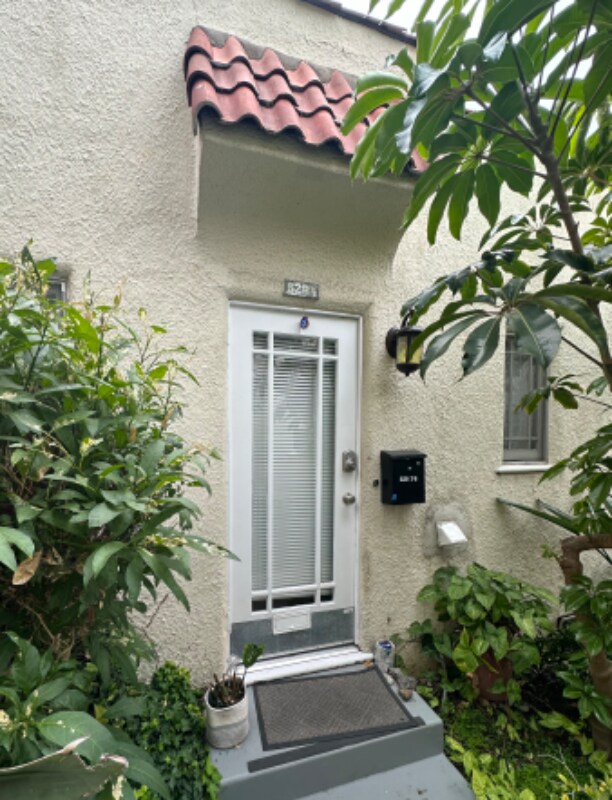 Building Photo - 628-628 N Plymouth Blvd