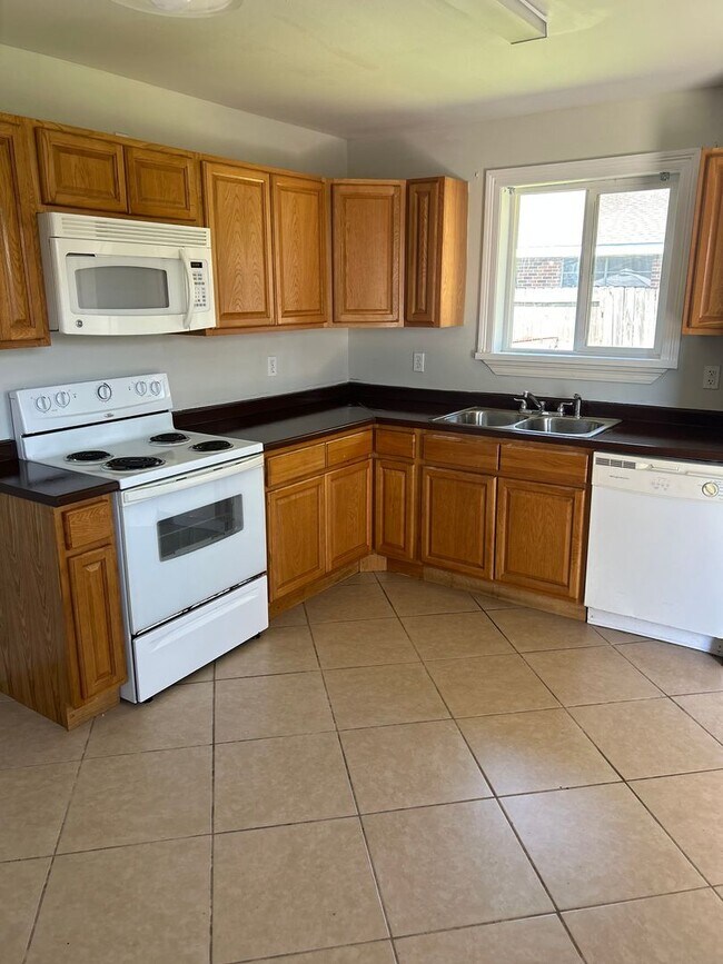 Building Photo - 510 Chalmette Ave