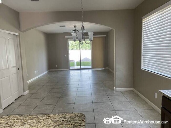 Building Photo - North Phoenix Beauty 4bed + den 3bath clos...