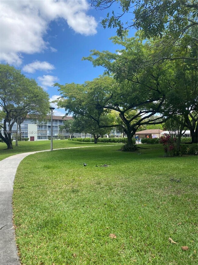 Building Photo - 13255 SW 9th Ct