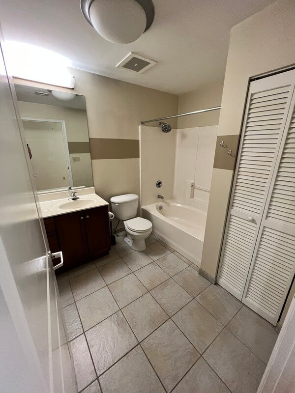 Building Photo - 306 N 26th St