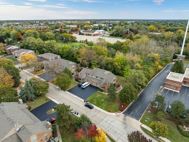 Building Photo - 136 Mohawk Trail