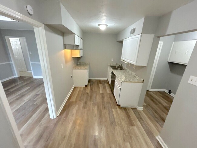 Building Photo - 3436 Ridgemont Ave