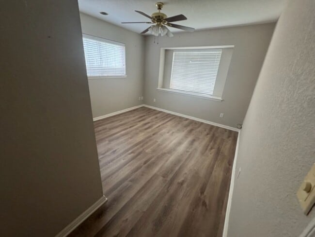 Building Photo - 1114 Manatee Ln