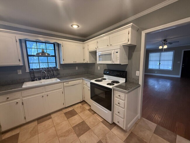 Building Photo - 108 A-B Scott Ave