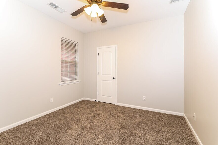Building Photo - 2936 Boffin Dr