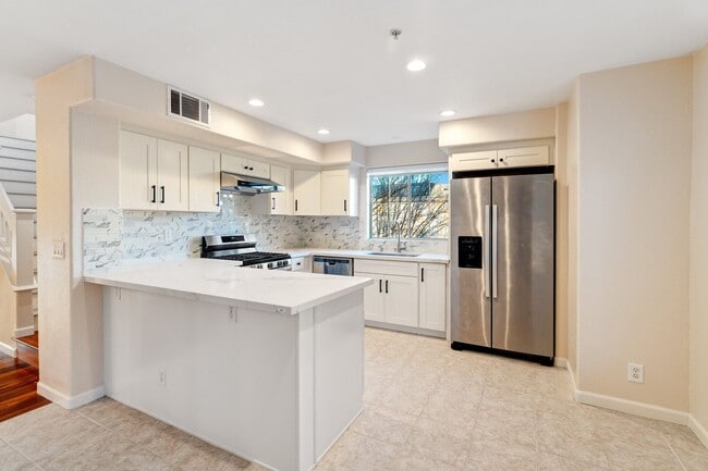 Building Photo - UPGRADED TOWNHOME OFFERS UTMOST CONVENIENCE