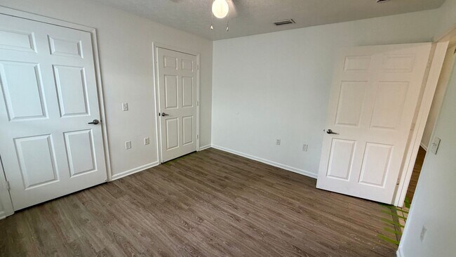 Building Photo - 9127 Laird St