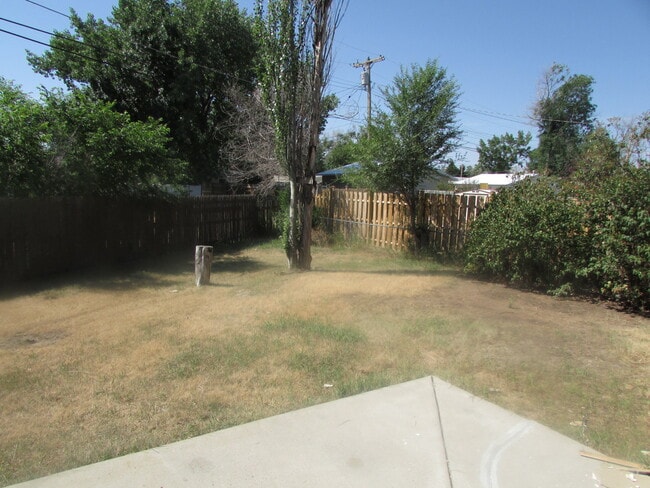 Building Photo - 3 BEDROOM | 1 BATH | CARPORT | SOUTH