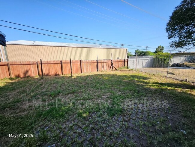 Building Photo - 1830 Nightingale Ave